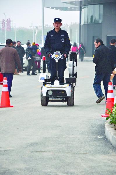 武汉大型商圈警务装备升级 面部识别智能监控自动报警