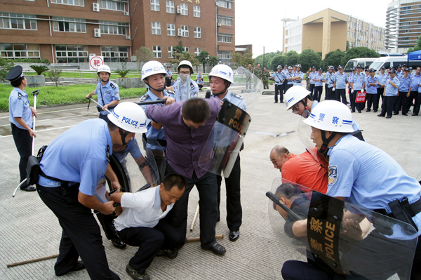 宁波市各大高校举行校园高级安保技能“大阅兵”