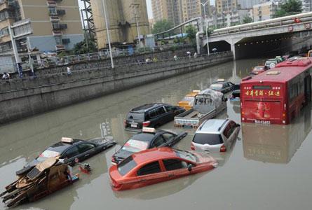 合肥暴雨致多处交通受阻