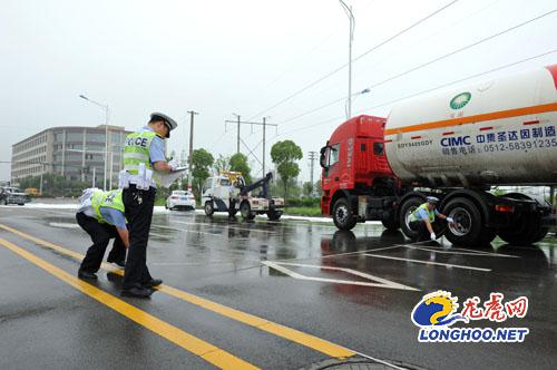 南京警方牵头开展青奥安保社会联动综合演练