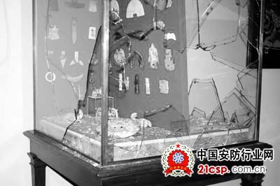 法国东方艺术博物馆遭暴力抢劫 展柜玻璃被砸碎